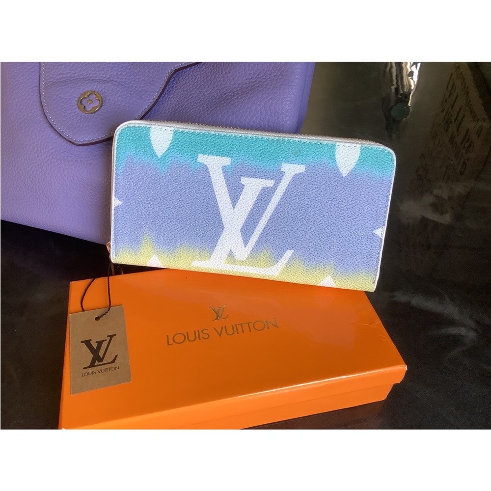 Pastel Logo Accordion Wallet - Picture 1 of 5